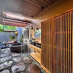 Pradnya Villa By Prasi