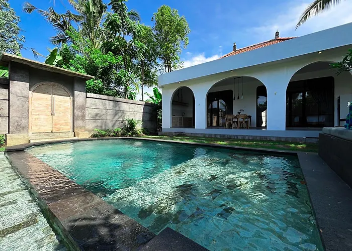 Pradnya Villa By Prasi